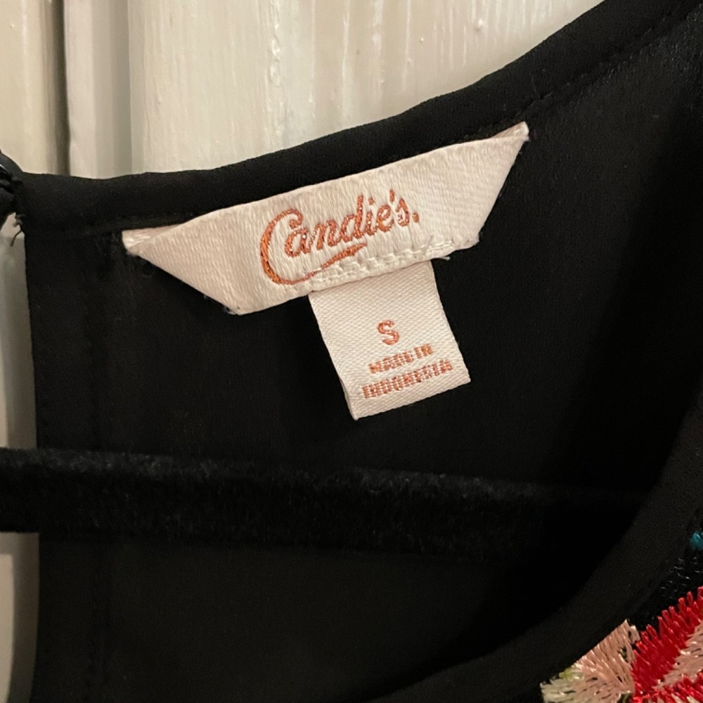 Candie’s, Small, Black w/ Floral Embroidery, Sleeveless Blouse - Picture 4 of 6